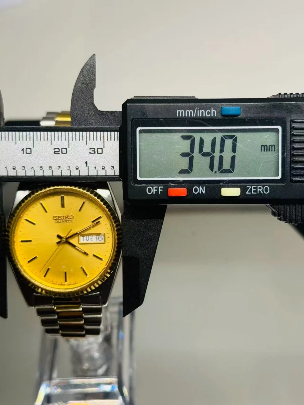 Vintage Seiko Quartz 7N43-8111 Day Date Men’s Watch 34mm New Battery Runs